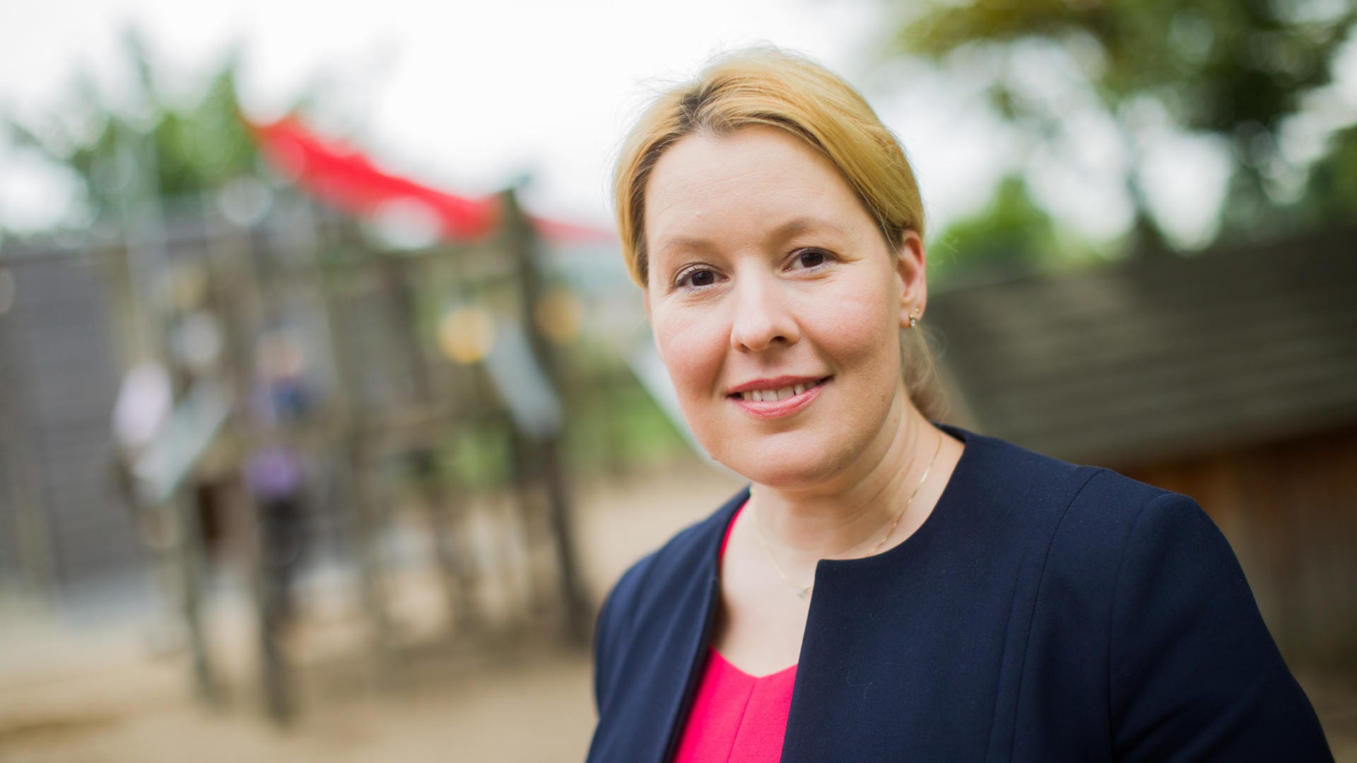 Franziska Giffey (SPD) vor wenigen Tagen bei einem Besuch einer Betriebskindertagesstätte: Die Bundesfamilienminsterin will soziale Berufe aufwerten. (Archivbild)