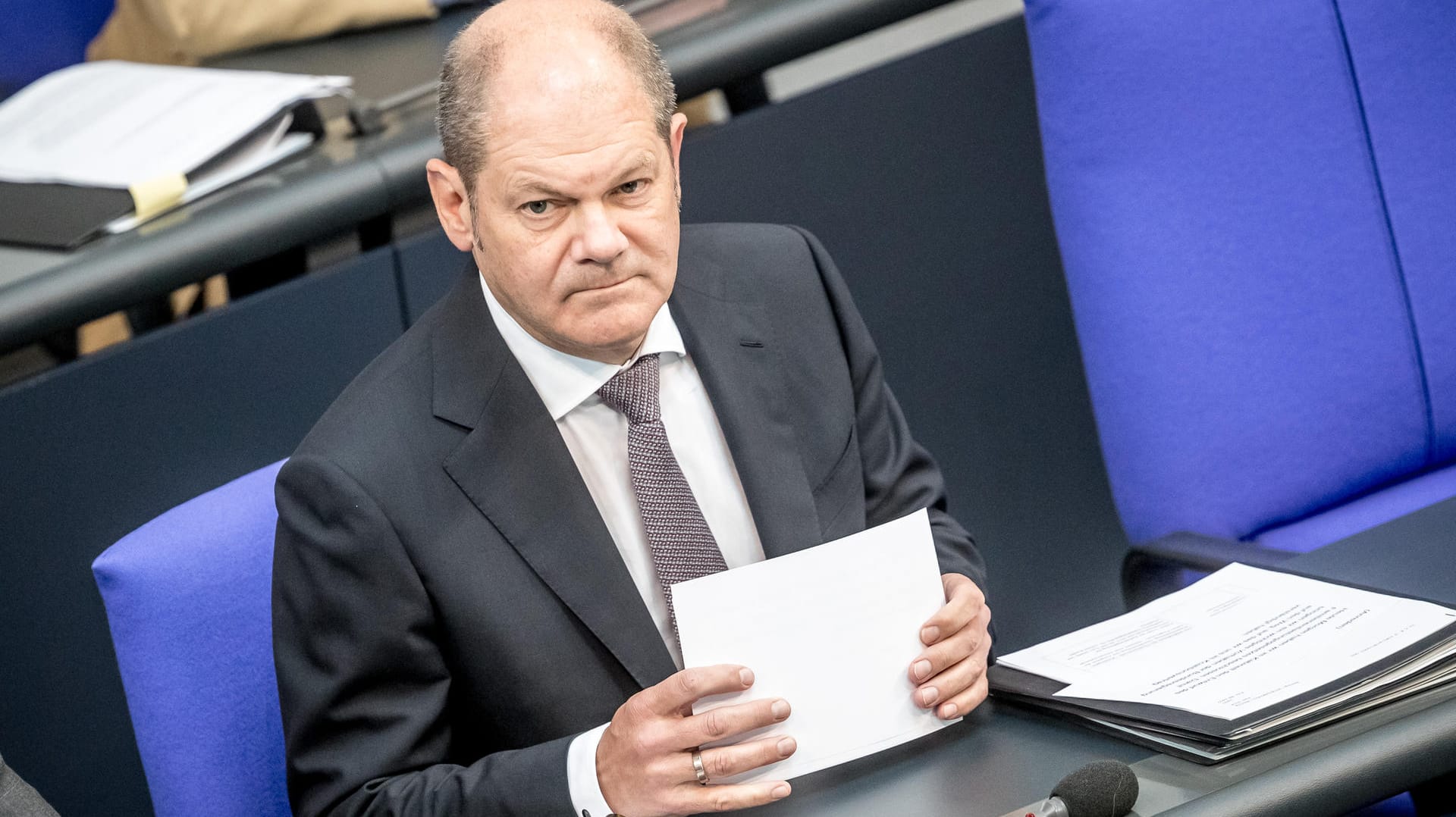 Finanzminister Olaf Scholz (SPD) im Bundestag: Durch das Baukindergeld und den sozialen Wohnungsbau könnte es zu deutlichen Mehrausgaben im nächsten Haushalt kommen. Finanzminister Olaf Scholz (SPD) im Bundestag: Durch das Baukindergeld und den sozialen Wohnungsbau könnte es zu deutlichen Mehrausgaben im nächsten Haushalt kommen.
