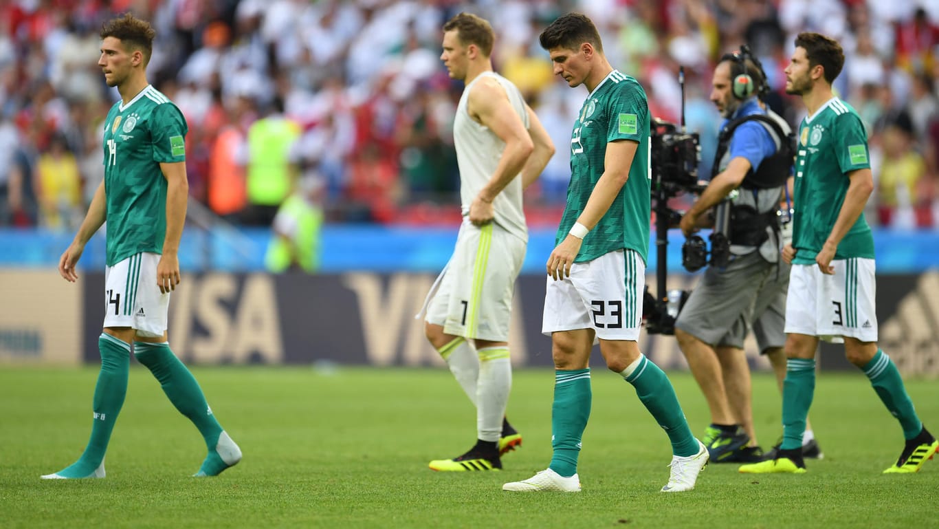 Am Boden zerstört: Die deutschen Spieler nach dem 0:2 gegen Südkorea.