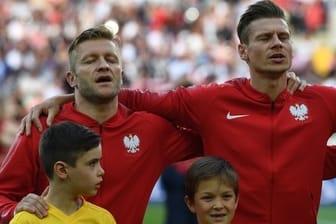 Jakub Błaszczykowski (l) hat die Kritik von Robert Lewandowski relativiert.