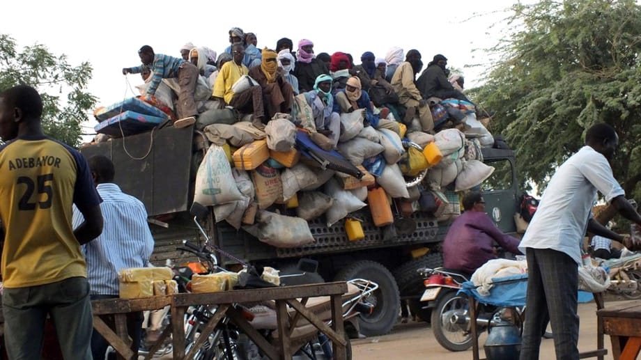 Migranten im Niger vor ihrer Fahrt durch die Sahara