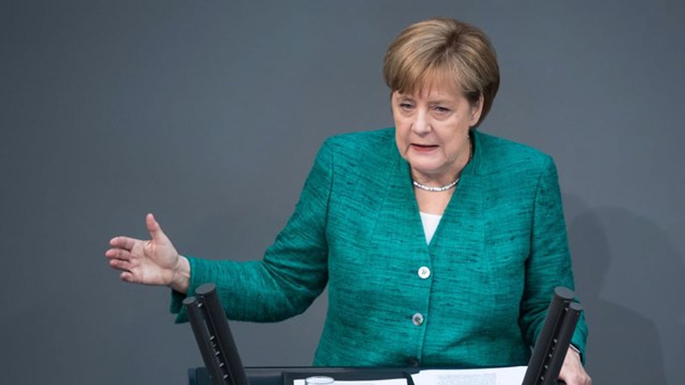 Bundeskanzlerin Merkel während der Regierungserklärung im Bundestag.