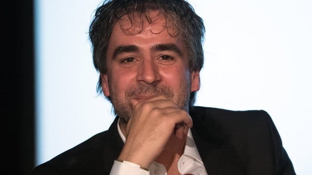 Die Staatsanwaltschaft wirft Yücel Terrorpropaganda und Volksverhetzung vor, sein Anwalt spricht von einem "politischen Prozess". Die Staatsanwaltschaft wirft Yücel Terrorpropaganda und Volksverhetzung vor, sein Anwalt spricht von einem "politischen Prozess".