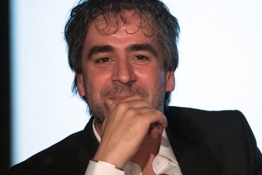Die Staatsanwaltschaft wirft Yücel Terrorpropaganda und Volksverhetzung vor, sein Anwalt spricht von einem "politischen Prozess".