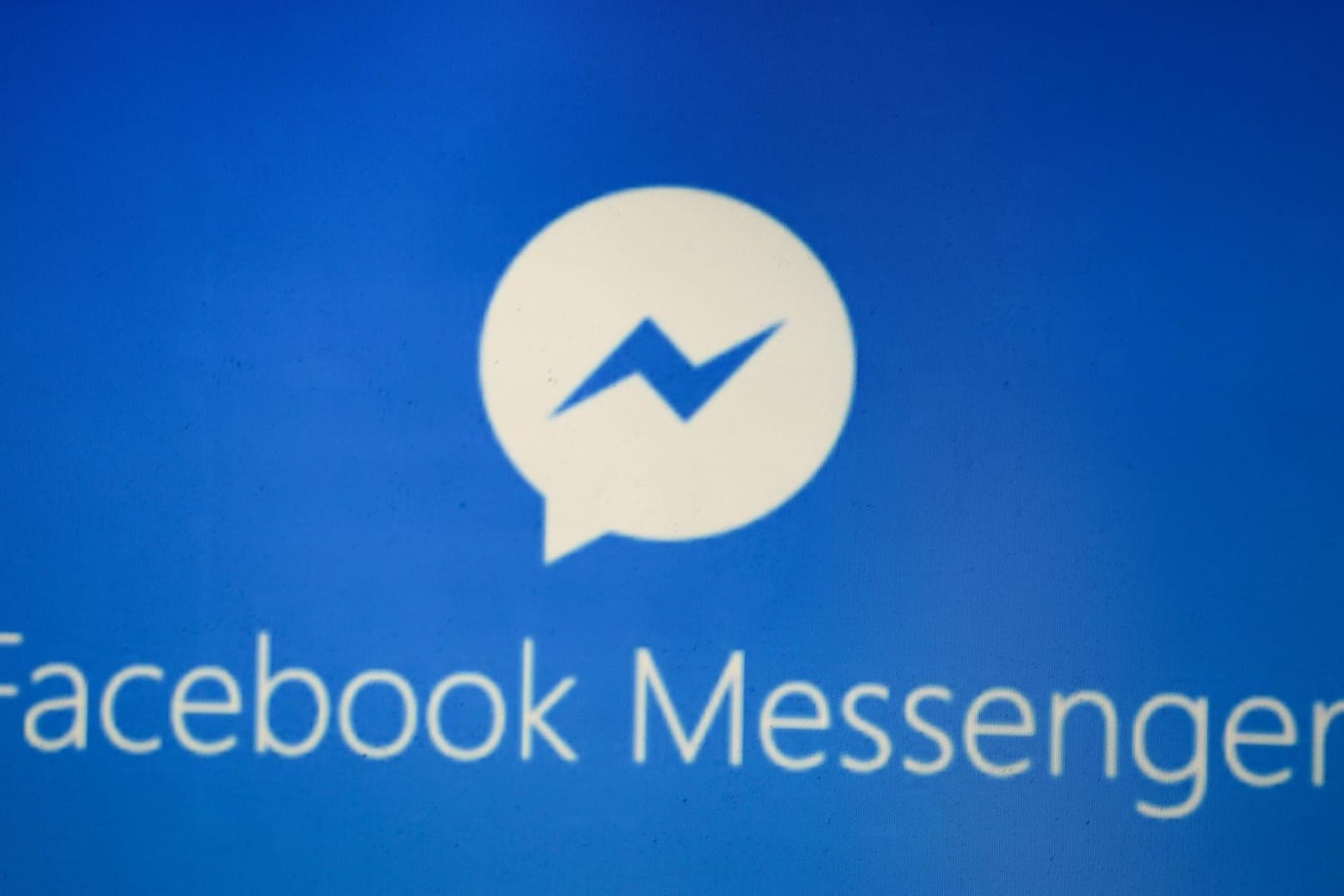 Logo des Facebook-Messenger: Wer mit Facebook-Freunden in Kontakt bleiben will, muss die App benutzen. Mit einem Trick lässt sich das aber umgehen.