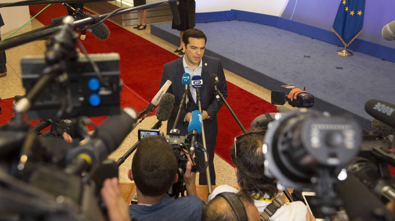 Alexis Tsipras: Der damalige griechische Premier spricht im Juli 2015 nach einem munteren EU-Gipfel mit der Presse.