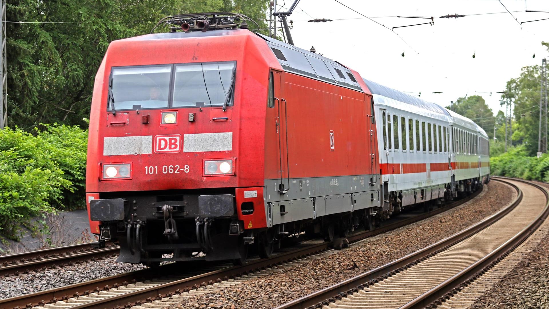 Intercity: Auch dieses Jahr können junge Bahnkunden wieder mit dem Sommer-Ticket fahren.