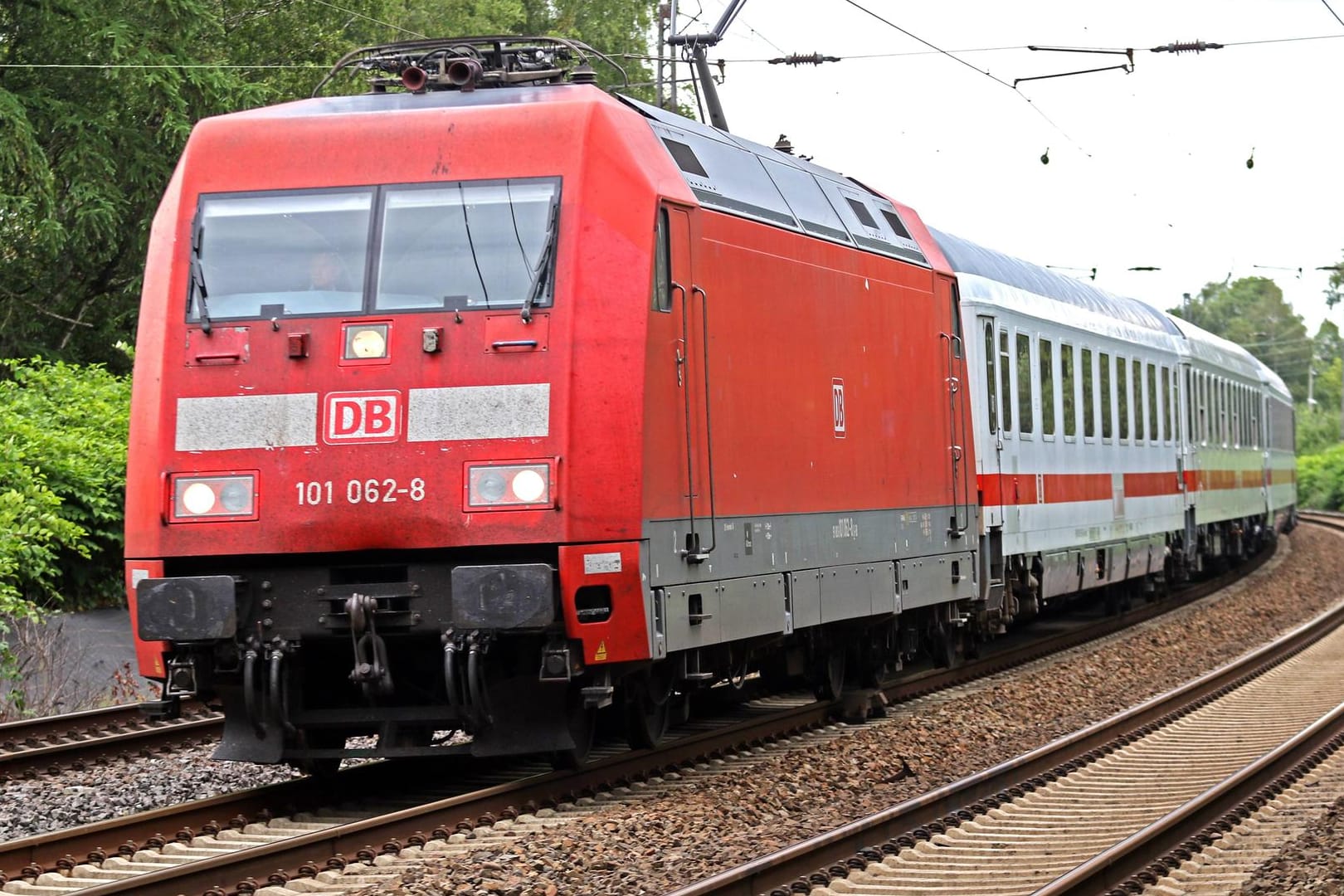 Intercity: Auch dieses Jahr können junge Bahnkunden wieder mit dem Sommer-Ticket fahren.