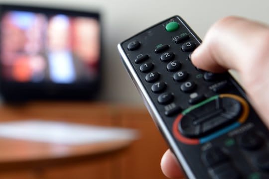 Mit dem Umstieg auf ein digitale TV-Signal wollen die Anbieter unter anderem mehr Platz für Sendungen in hoher Auflösung (HD und Ultra-HD) schaffen.