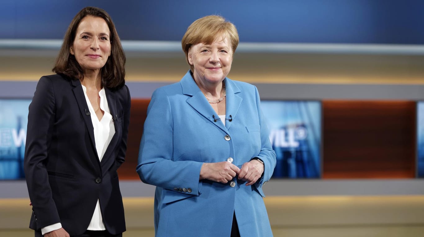 Anne Will und Angela Merkel: Aufgrund des Asylstreits hat Anne Will extra für den ARD-Talk ihren Urlaub unterbrochen.