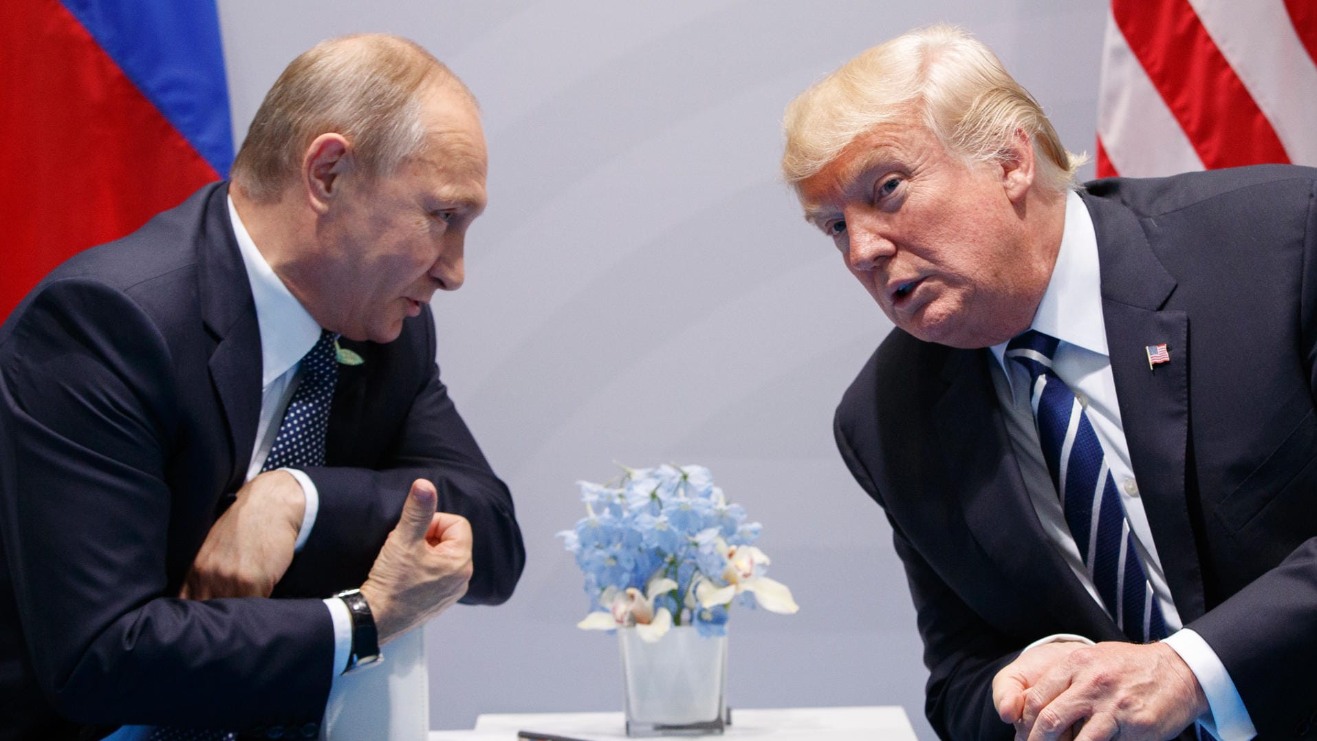 Wladimir Putin und Donald Trump am Rande des G20-Gipfels in Hamburg: Die Präsidenten Russlands und der USA wollen sich im Juli in Finnland treffen.