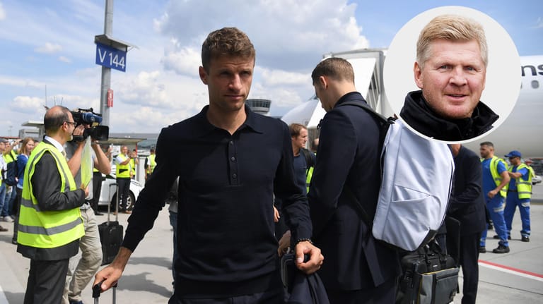 Thomas Müller geht nach der Ankunft der deutschen Nationalmannschaft auf dem Flughafen Frankfurt über das Rollfeld. Für Effenberg ist er einer der Kandidaten, die über ein Ende ihrer DFB-Karriere nachdenken sollten.