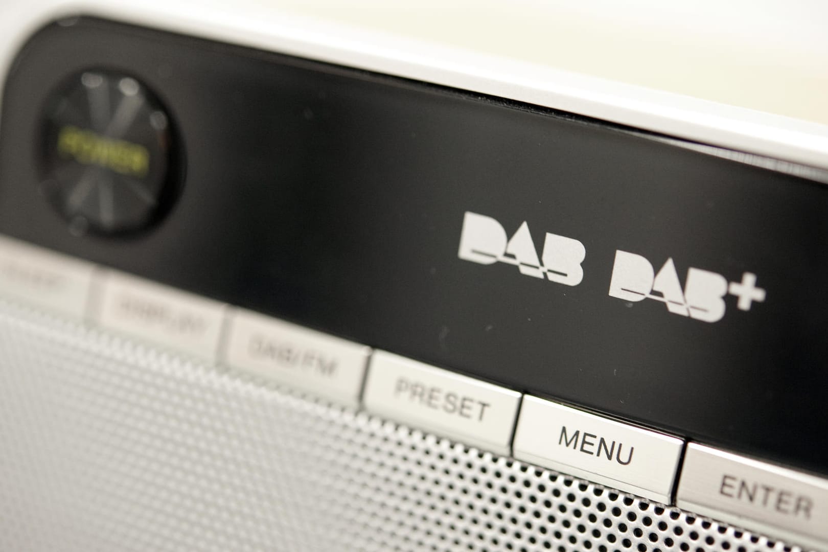 Digitalradios: schwächeln im Test beim UKW-Empfang