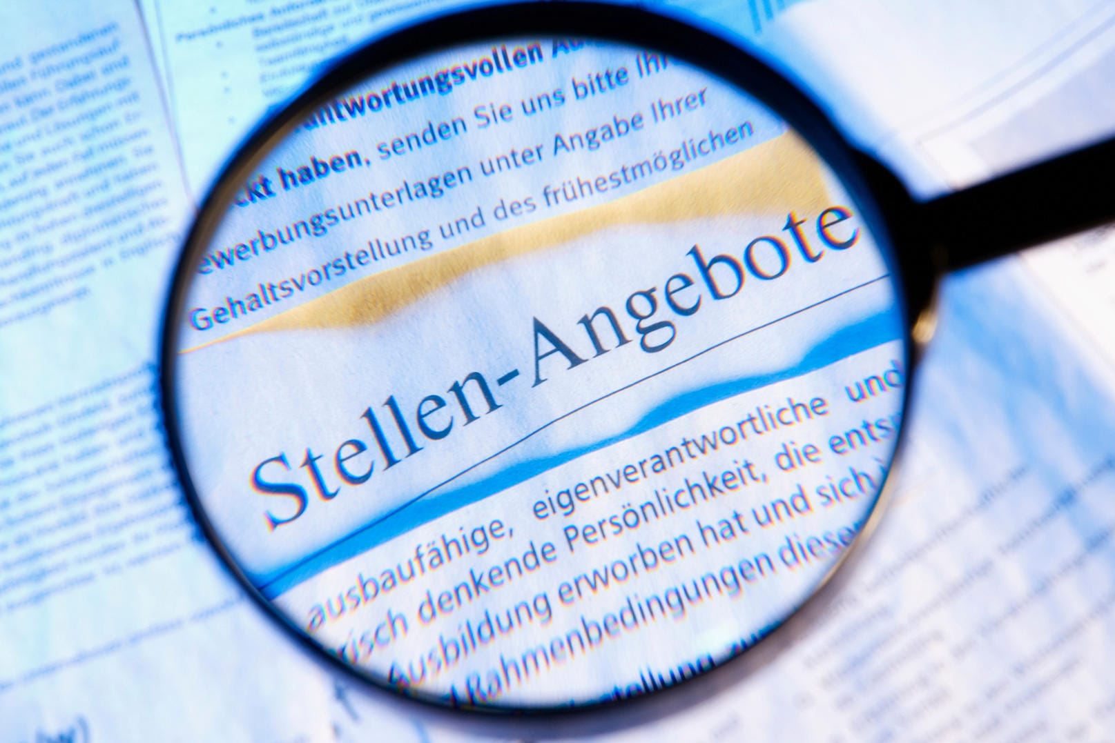 hStellenangebote: Die Arbeitslosigkeit steuert inzwischen auf die Marke von 2,3 Millionen Menschen zu.