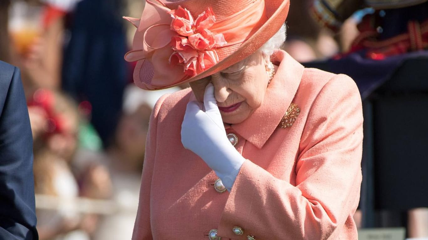 Das kommt selten vor: Die Queen lässt sich entschuldigen.
