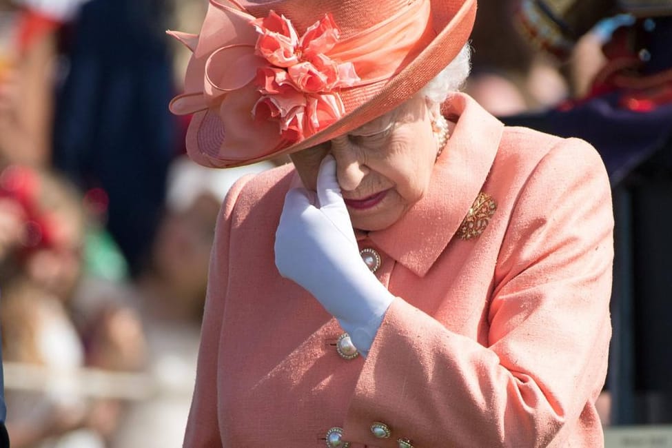 Das kommt selten vor: Die Queen lässt sich entschuldigen.