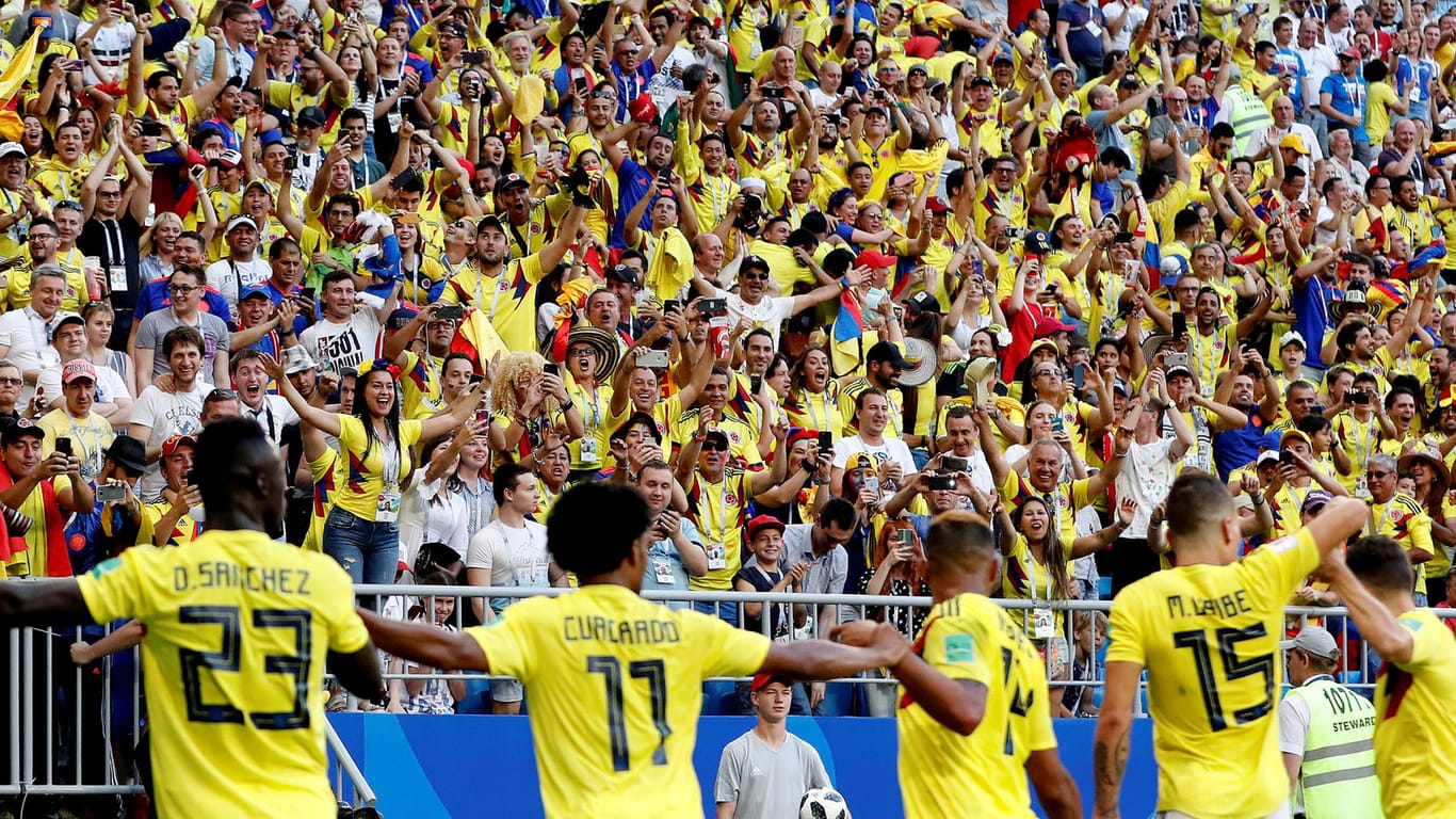 Nach dem Schlusspfiff feierten die "Cafeteros" mit über 20.000 kolumbianischen Fans im WM-Stadion von Samara.