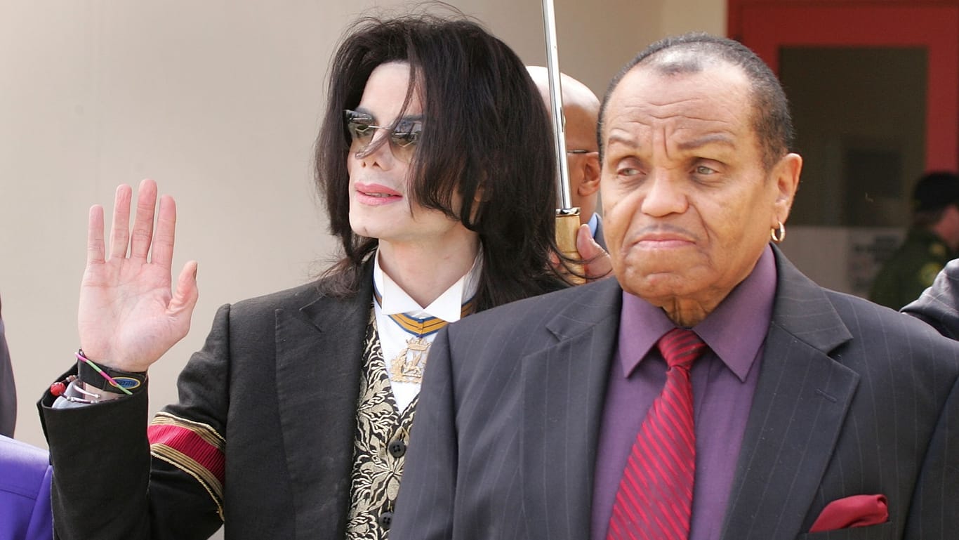 Michael und Joe Jackson: Viele Fans geben seinem Vater die Schuld am Tod des "King of Pop".