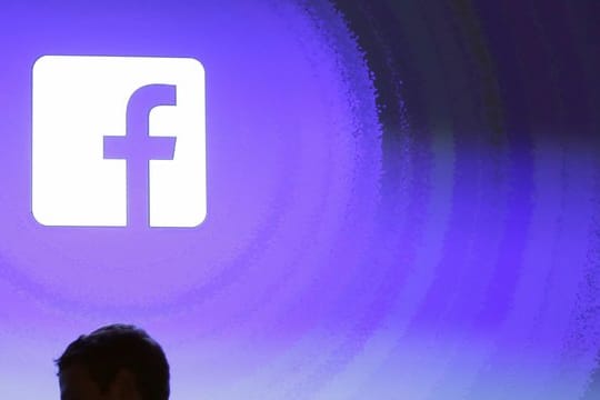Facebook arbeitet an einem Archiv, in dem Wahlwerbung oder Anzeigen zu politischem Themen bis zu sieben Jahre lang auffindbar sein sollen.