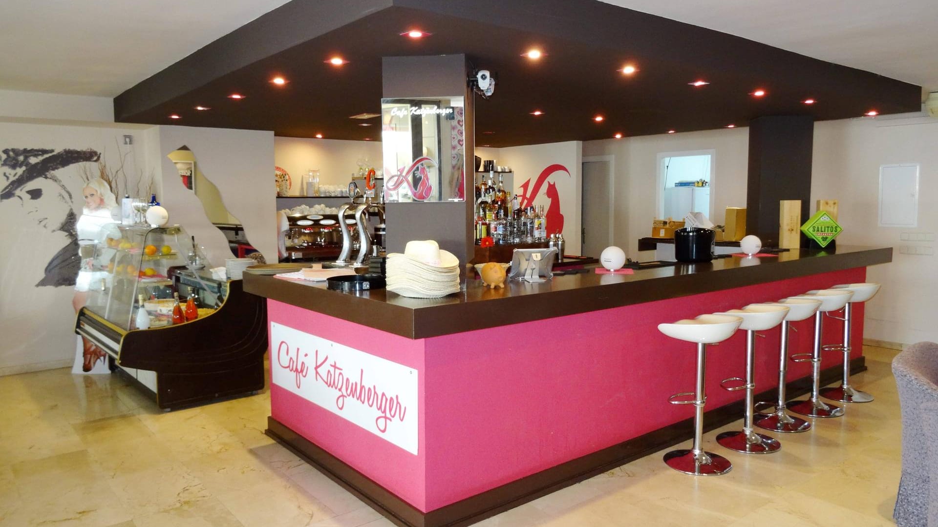 Eine pinke Bar: Das Café in Santa Ponça lief gut.