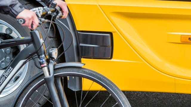In dem kleinen schwarzen Kasten am LKW befindet sich das neuartige Radarsystem. In dem kleinen schwarzen Kasten am LKW befindet sich das neuartige Radarsystem.