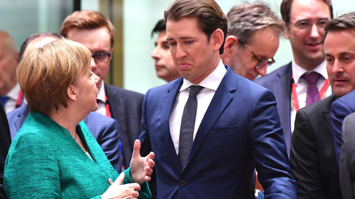 Sebastian Kurz im Gespräch mit Angela Merkel: Österreichs Bundeskanzler kritisierte die deutsche Kanzlerin indirekt für ihre Flüchtlingspolitik.