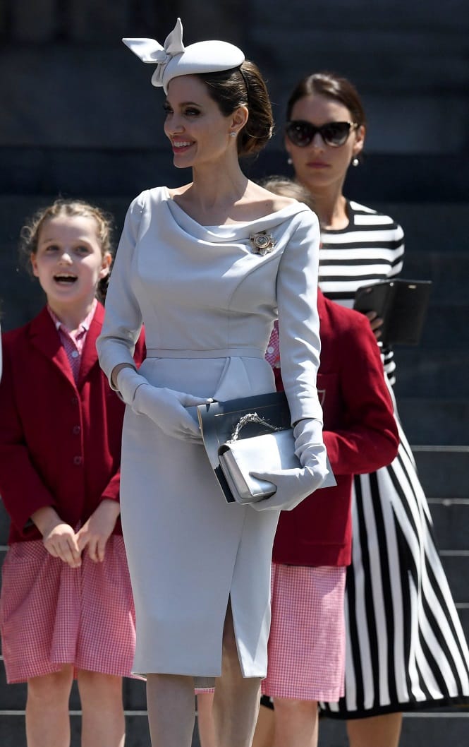 Dieses Outfit begeistert alle: Angelina Jolie zeigt sich von ihrer eleganten Seite.
