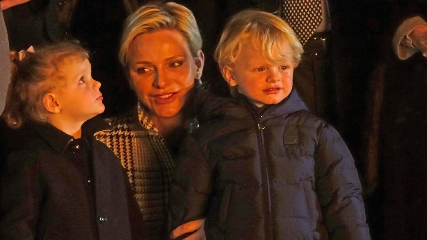 Ihre Kinder sind ihr ganzer Stolz: Prinzessin Gabriella (l.) und Prinz Jacques mit Charlène von Monaco.