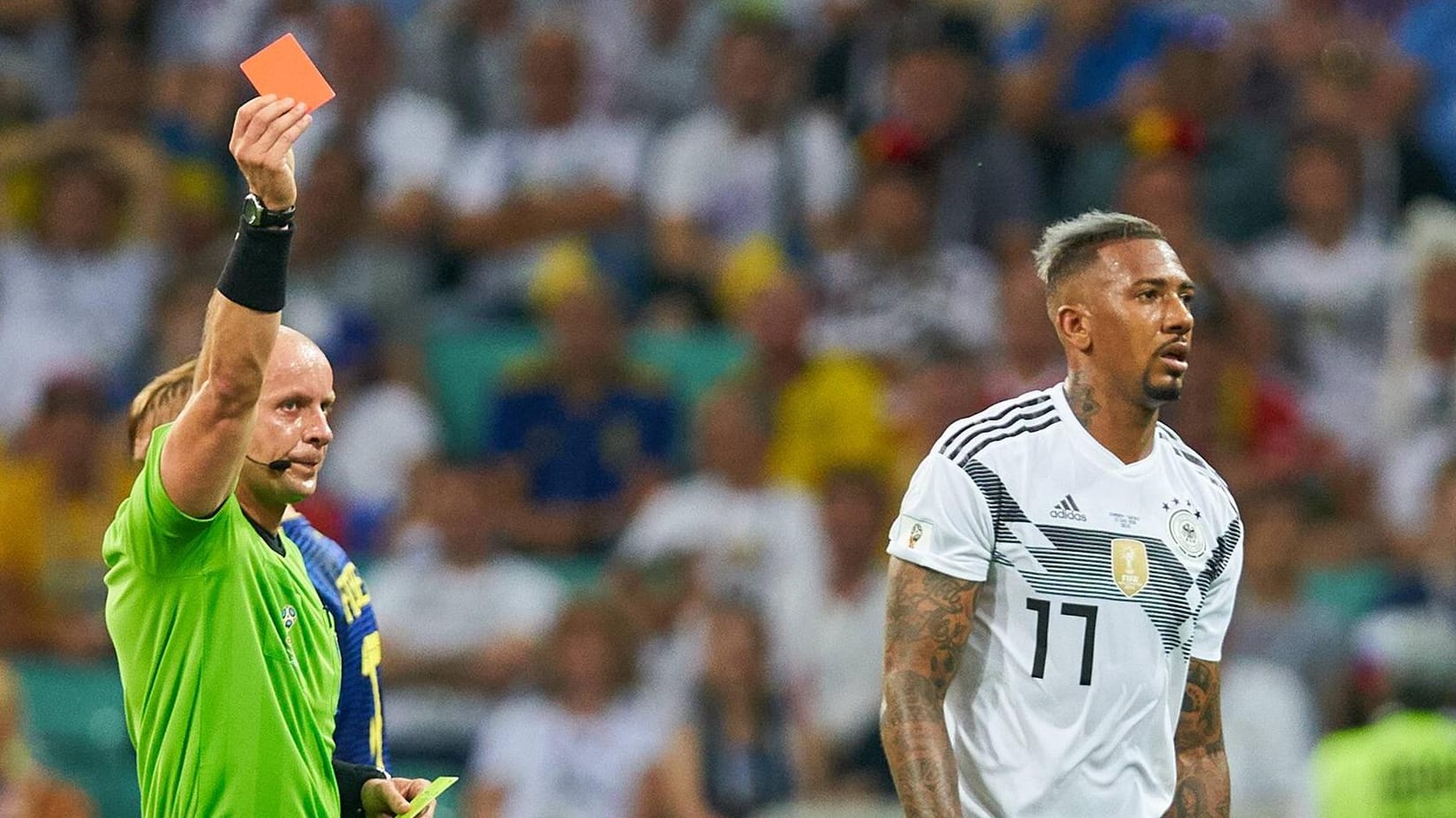 Schwächte das DFB-Team mit seinem Platzverweis gegen Schweden nachhaltig: Jérôme Boateng. Schwächte das DFB-Team mit seinem Platzverweis gegen Schweden nachhaltig: Jérôme Boateng.
