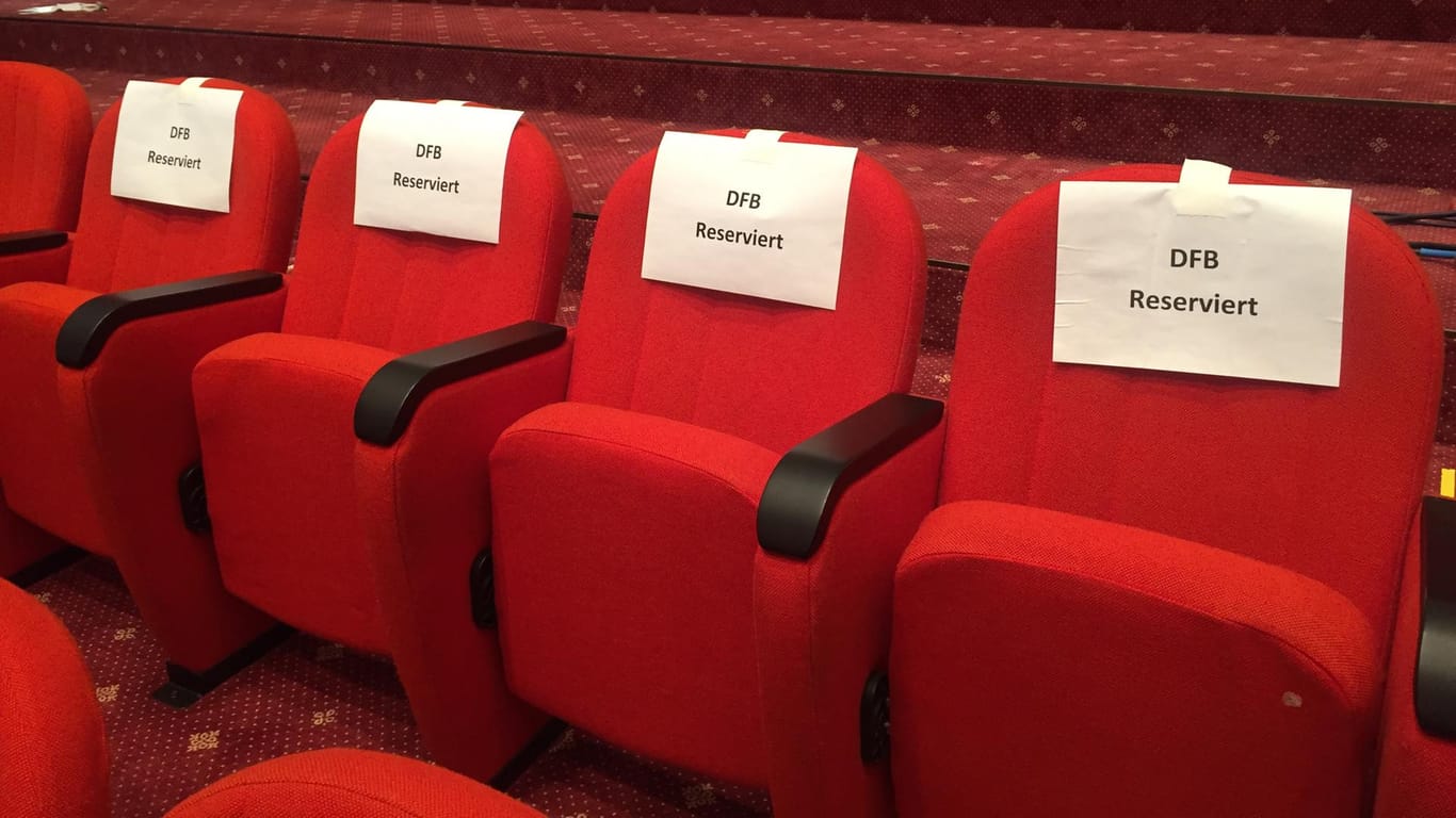Im Saal für die Pressekonferenzen hat der DFB noch immer Platz.