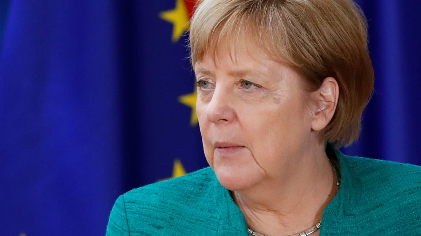 Angela Merkel auf dem EU-Gipfel in Brüssel: Die Kanzlerin hat einer Umfrage zufolge so wenig Rückendeckung aus der Bevölkerung wie noch nie zuvor.