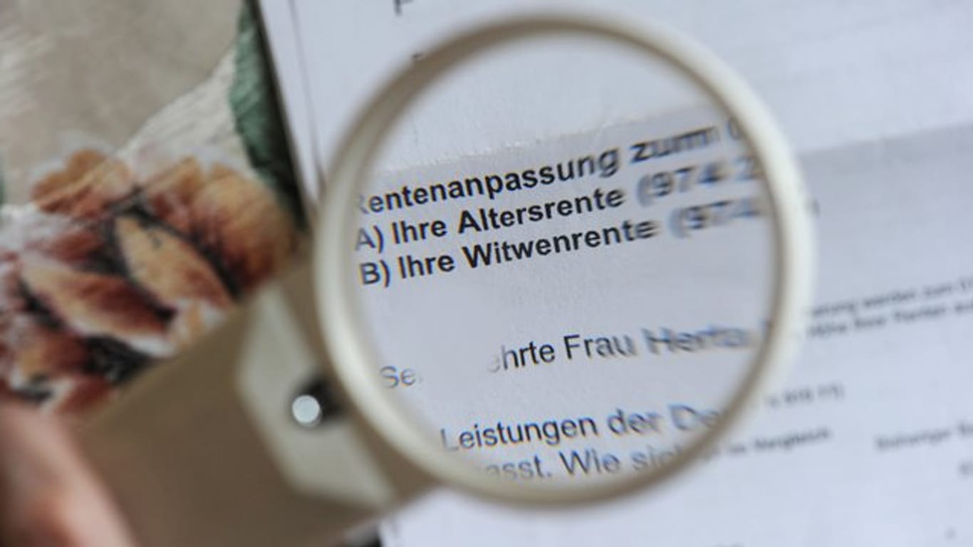 Die Bezüge der mehr als 20 Millionen Rentner in Deutschland steigen ab Juli um mehr als drei Prozent.