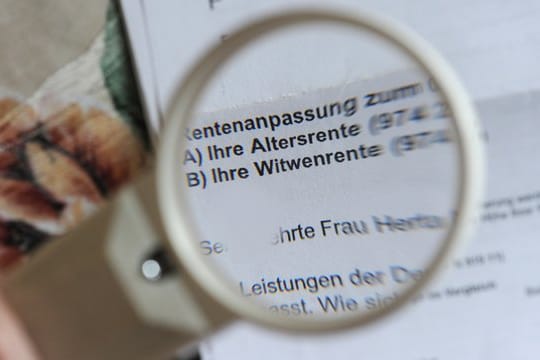 Die Bezüge der mehr als 20 Millionen Rentner in Deutschland steigen ab Juli um mehr als drei Prozent.