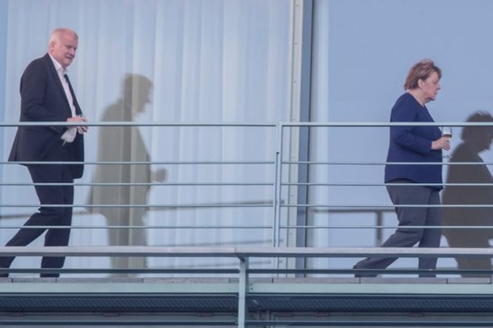 Horst Seehofer und Angela Merkel auf dem Balkon des Bundeskanzleramts.