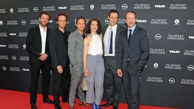 Ken Duken (l-r), August Diehl, Trystan Pütter, Friederike Becht, Marc Hosemann und Wotan Wilke Möhring spielen in der TV-Serie "Parfum" mit.