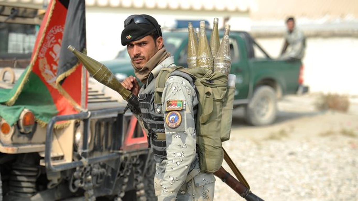 Ein Mitglied der afghanischen Sicherheitskräfte bei einem Einsatz gegen Islamisten.
