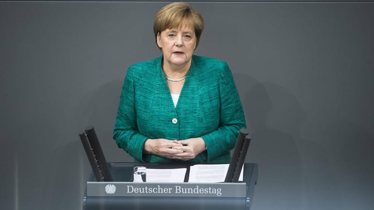 Farbenfroh: Angela Merkel setzt bei der Wahl ihrer Outfits auf kräftige Töne.