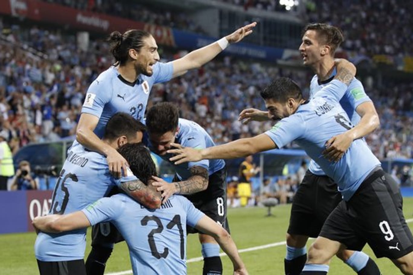 Uruguays Spieler bejubeln den Treffer von Edison Cavani zur 1:0-Führung.