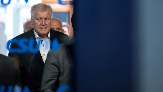 Seehofer sagte, er werde am kommenden Mittwoch 69 Jahre alt - und habe viel erreicht.