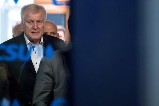 Seehofer sagte, er werde am kommenden Mittwoch 69 Jahre alt - und habe viel erreicht.
