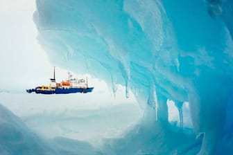 Reiseschiff Akademik Shokalskiy im antarktischen Eis: Nirgendwo auf der Erde ist es kälter als in der Antarktis.