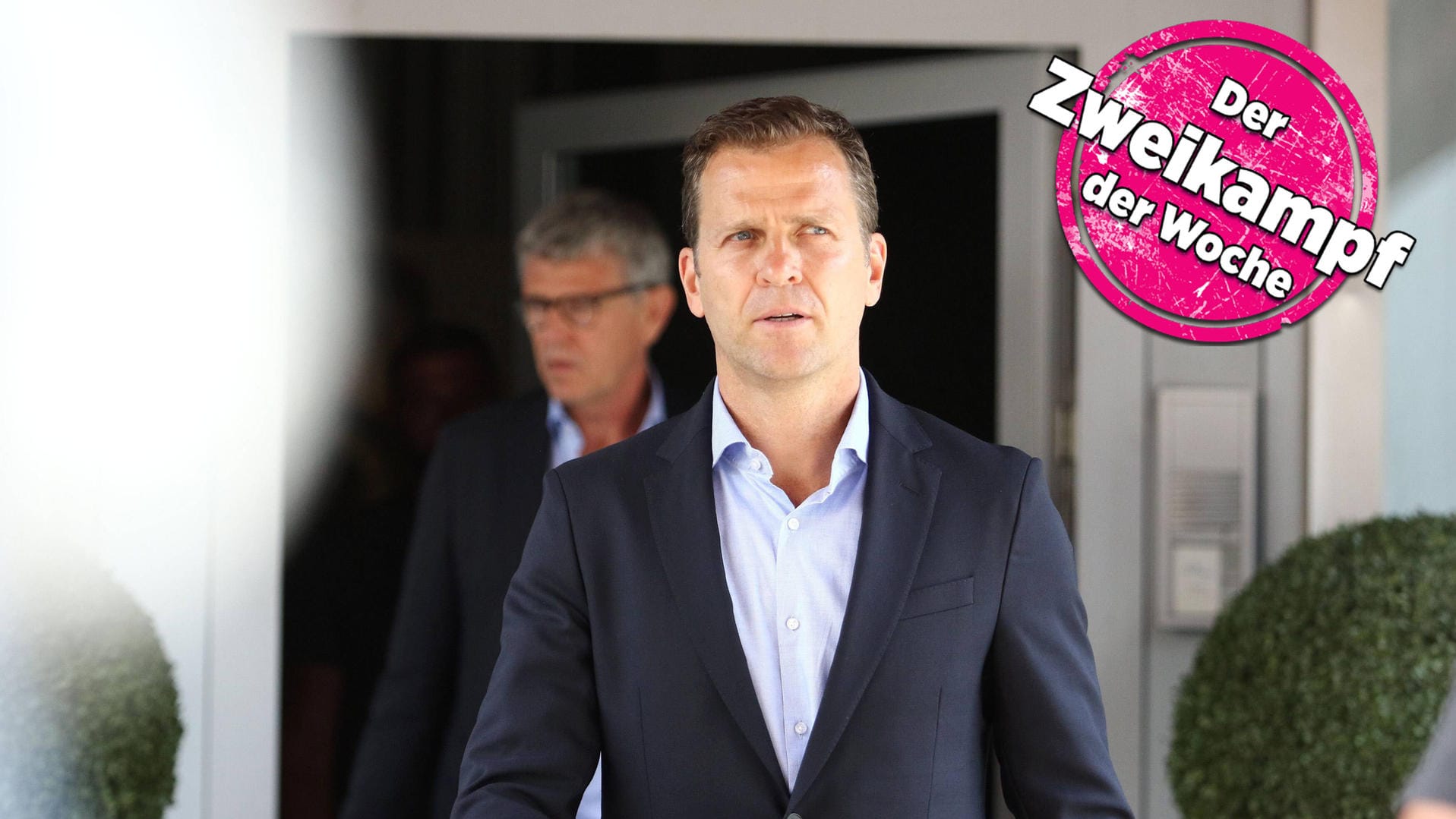 Das WM-Aus in den Knochen: Oliver Bierhoff nach der Ankunft der deutschen Nationalmannschaft am Frankfurter Flughafen.