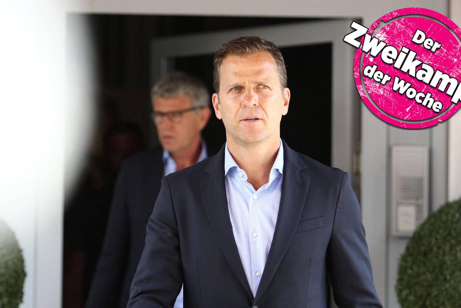 Das WM-Aus in den Knochen: Oliver Bierhoff nach der Ankunft der deutschen Nationalmannschaft am Frankfurter Flughafen.