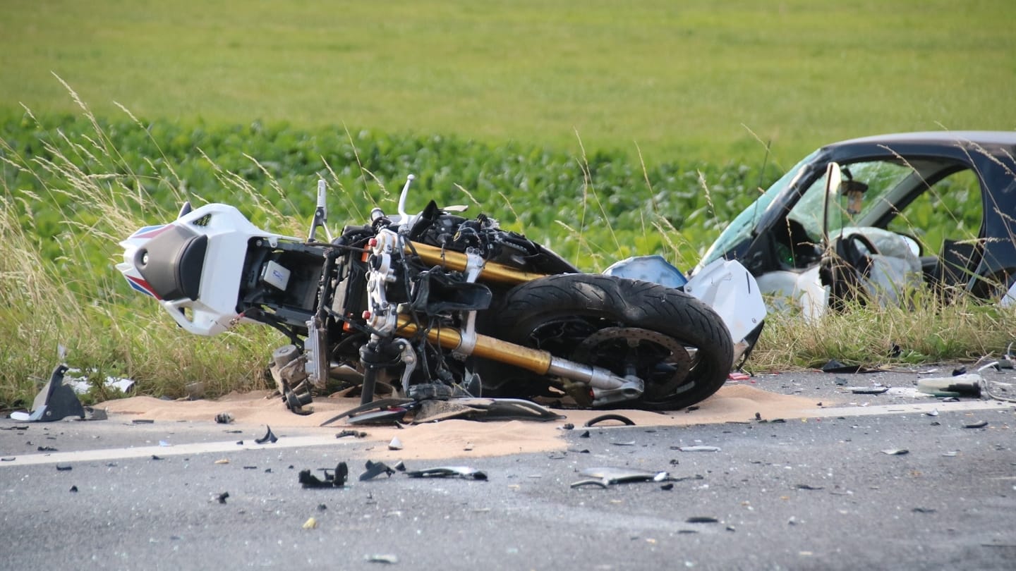 Motorradunfall: Ausflüge bei schönem Wetter sind für sieben Menschen am Wochenende zum Verhängnis geworden. (Archivbild) Motorradunfall: Ausflüge bei schönem Wetter sind für sieben Menschen am Wochenende zum Verhängnis geworden. (Archivbild)