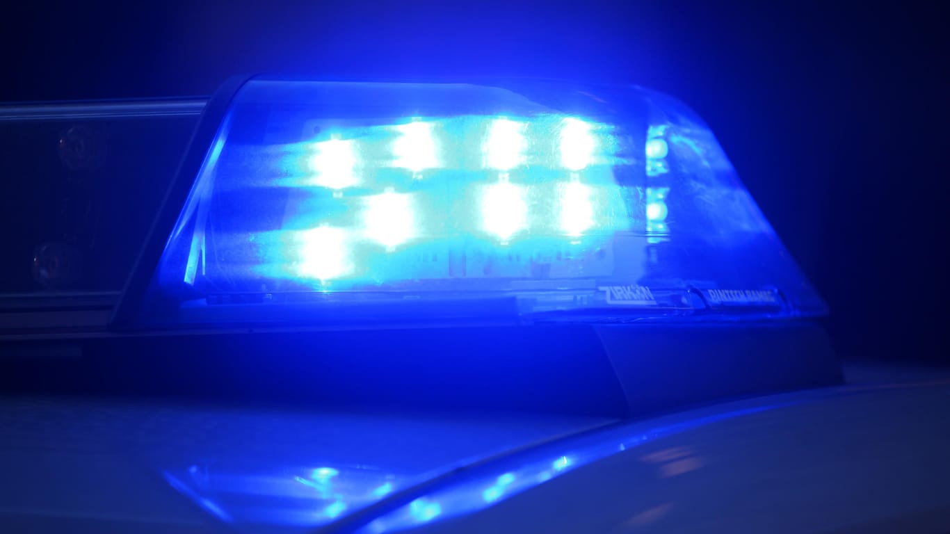 Blaulicht: Die Bochumer Polizei hat zwei Leichen in einer Wohnung gefunden. (Symbolbild)