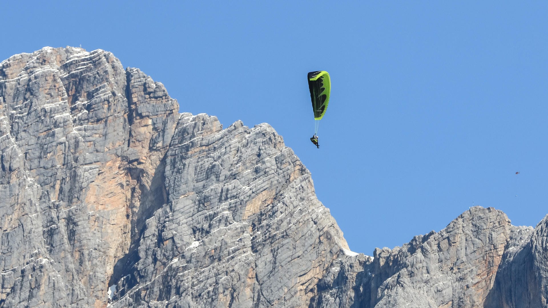 Paragleiten in Österreich: Eine Frau hatte ihren Mann als vermisst gemeldet – er wurde tot geborgen. (Symbolbild) Paragleiten in Österreich: Eine Frau hatte ihren Mann als vermisst gemeldet – er wurde tot geborgen. (Symbolbild)
