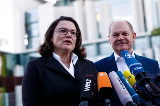 SPD-Chefin Andrea Nahles und Bundesfinanzminister Olaf Scholz treten nach dem Treffen des Koalitionsausschusses vor die Presse.