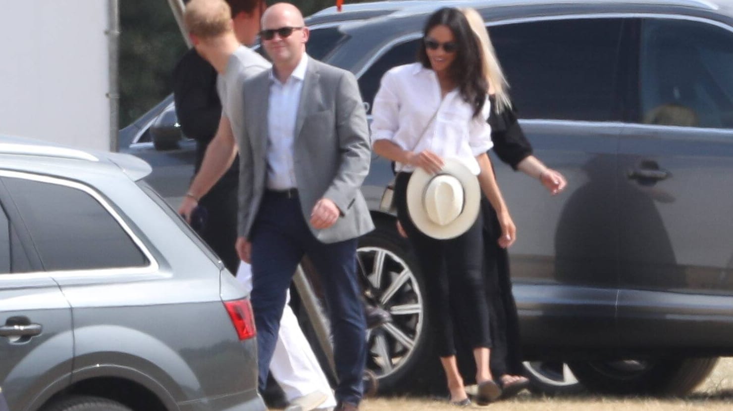 Schlicht statt schick: Beim Polo-Turnier zeigt sich Herzogin Meghan von ihrer coolen Seite.