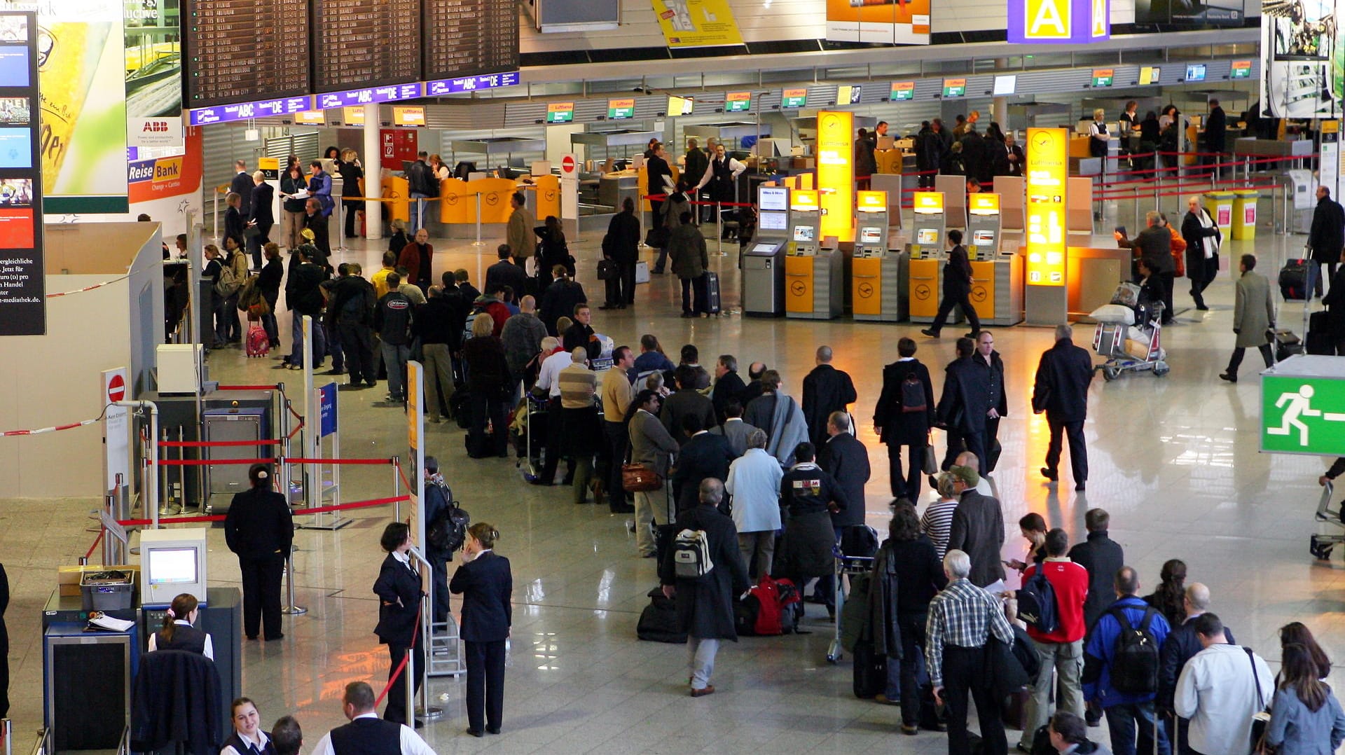 Schalter von Lufthansa am Frankfurter Flughafen