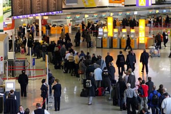 Schalter von Lufthansa am Frankfurter Flughafen